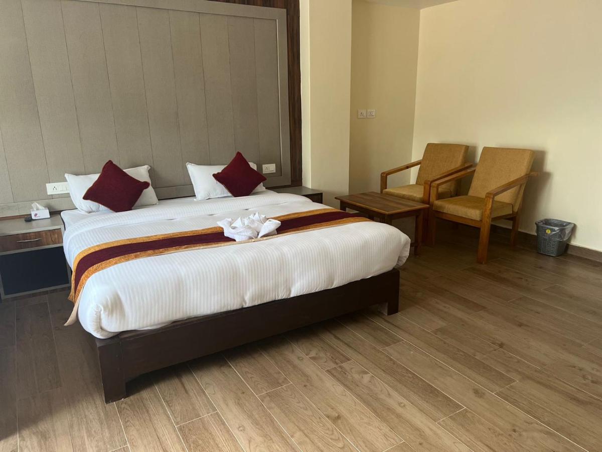 Hotel Murano Pokhara Esterno foto
