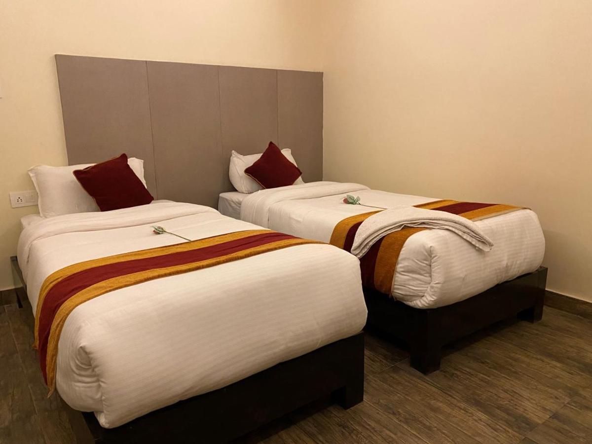 Hotel Murano Pokhara Esterno foto