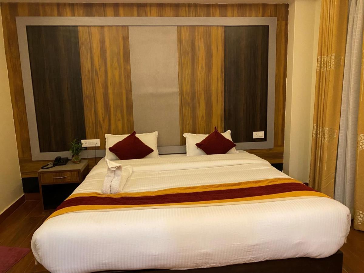Hotel Murano Pokhara Esterno foto