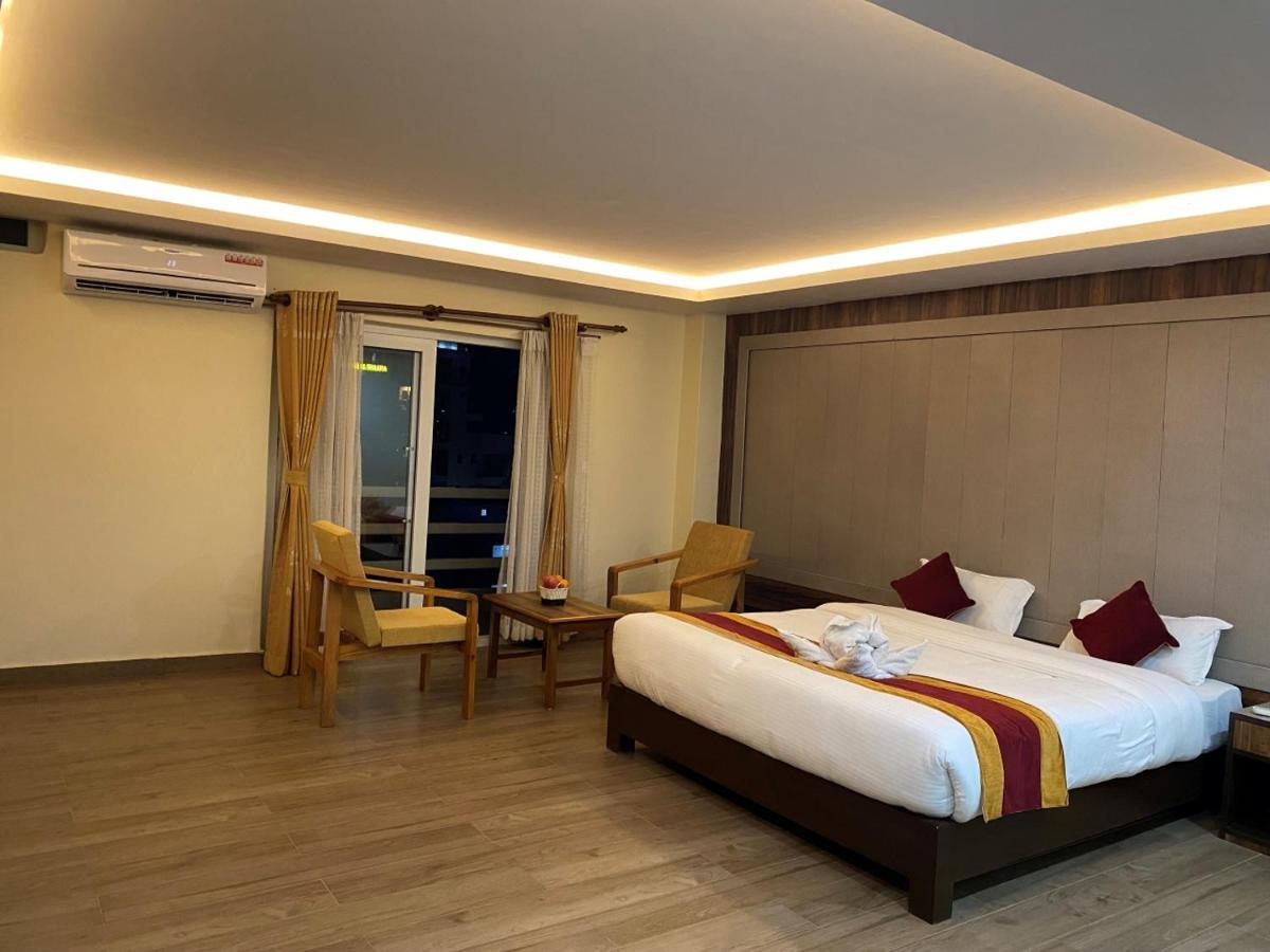 Hotel Murano Pokhara Esterno foto