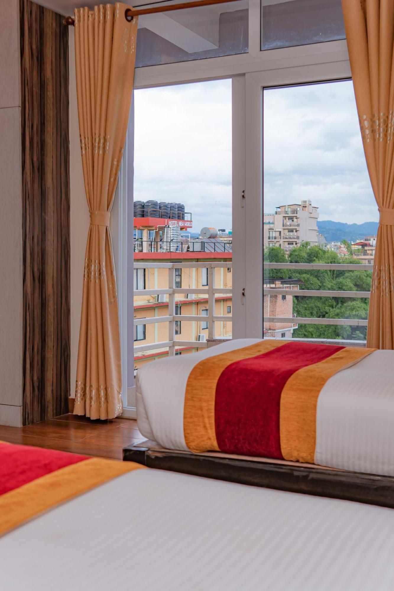 Hotel Murano Pokhara Esterno foto