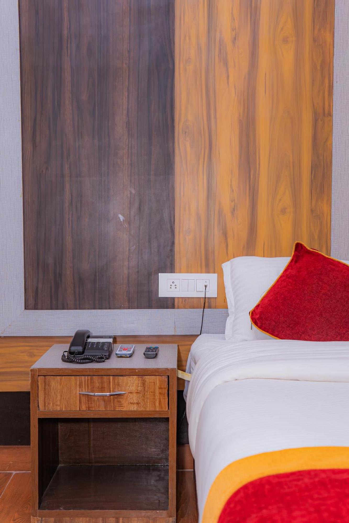 Hotel Murano Pokhara Esterno foto