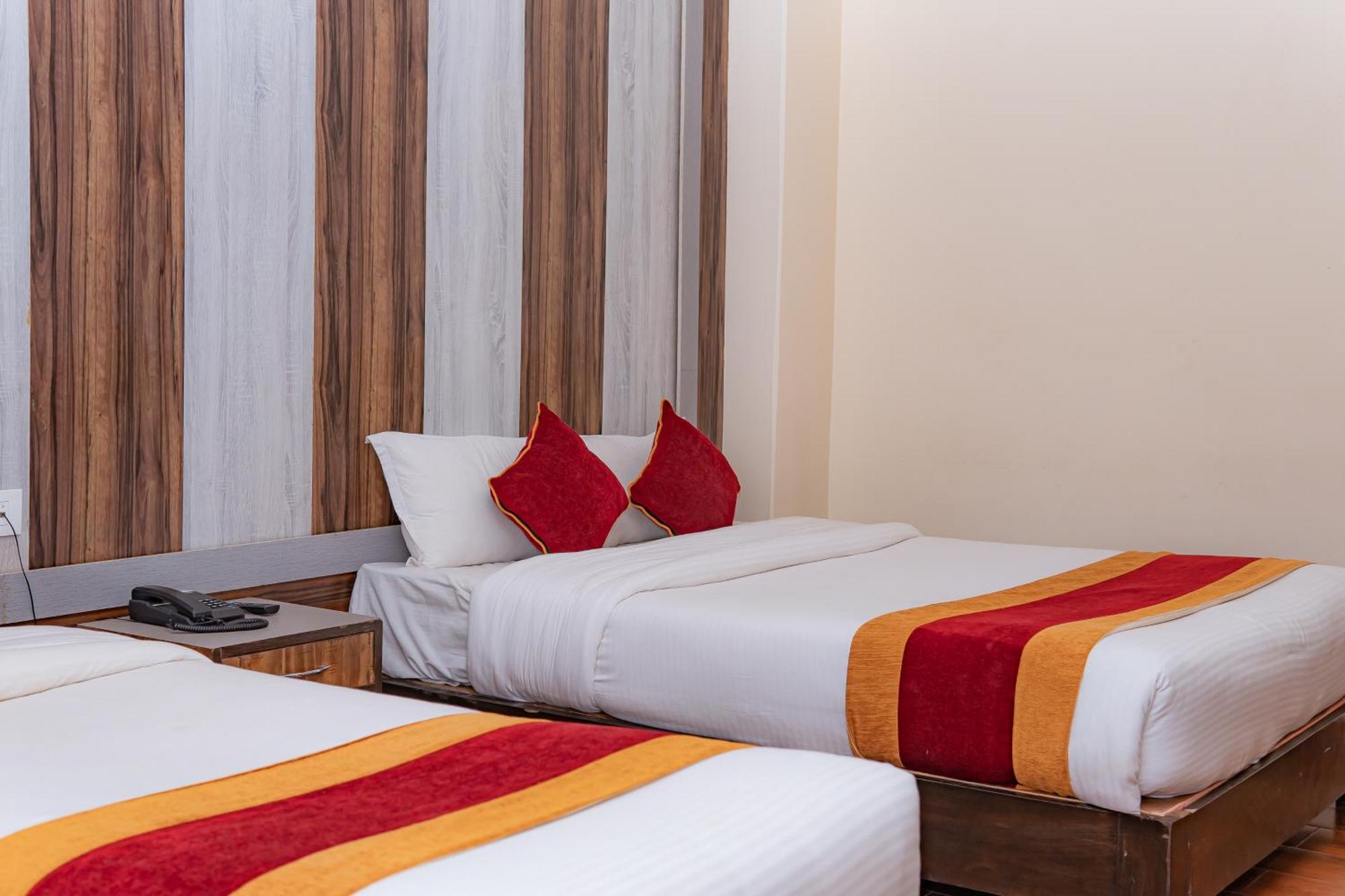 Hotel Murano Pokhara Esterno foto