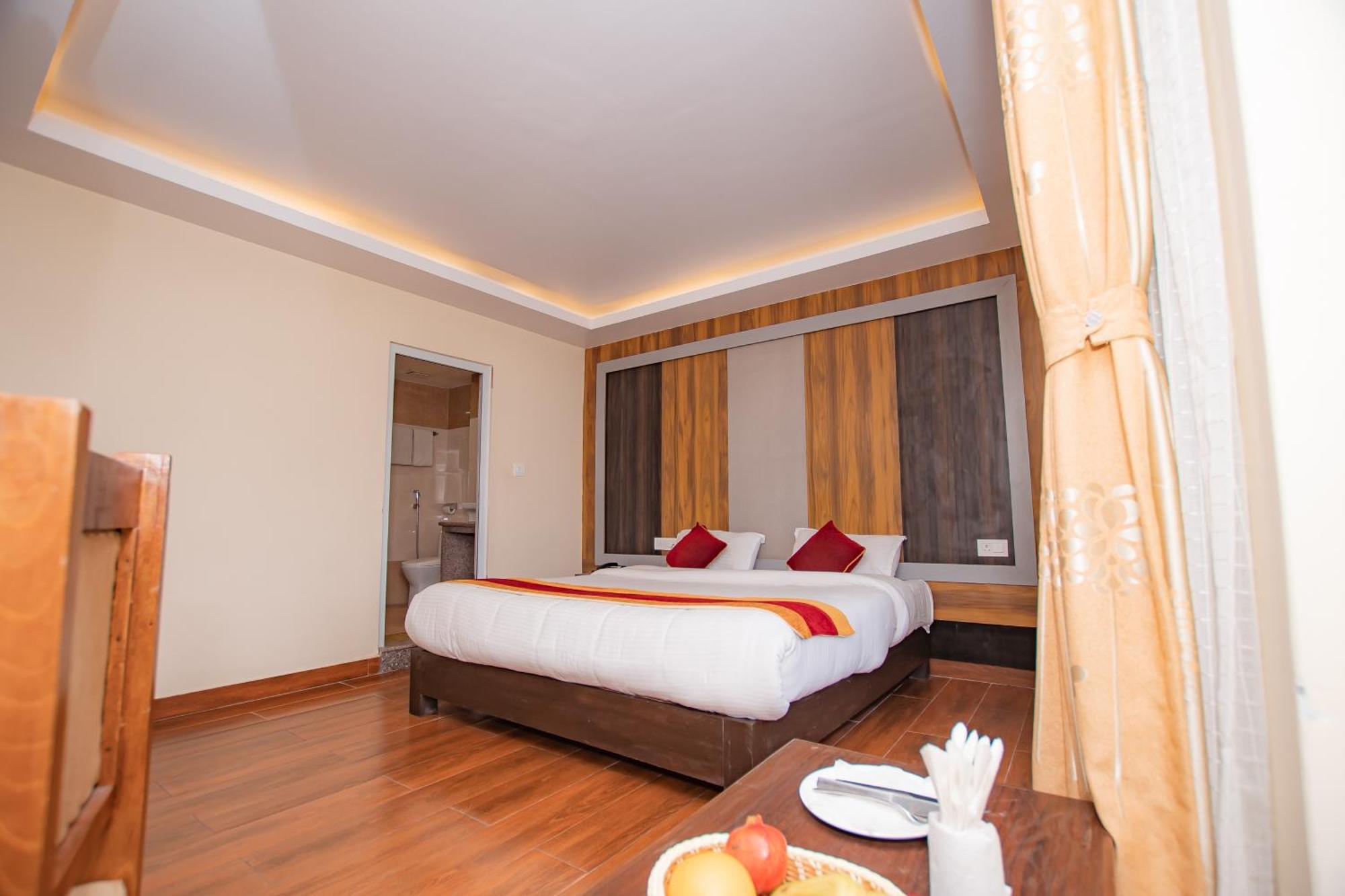 Hotel Murano Pokhara Esterno foto