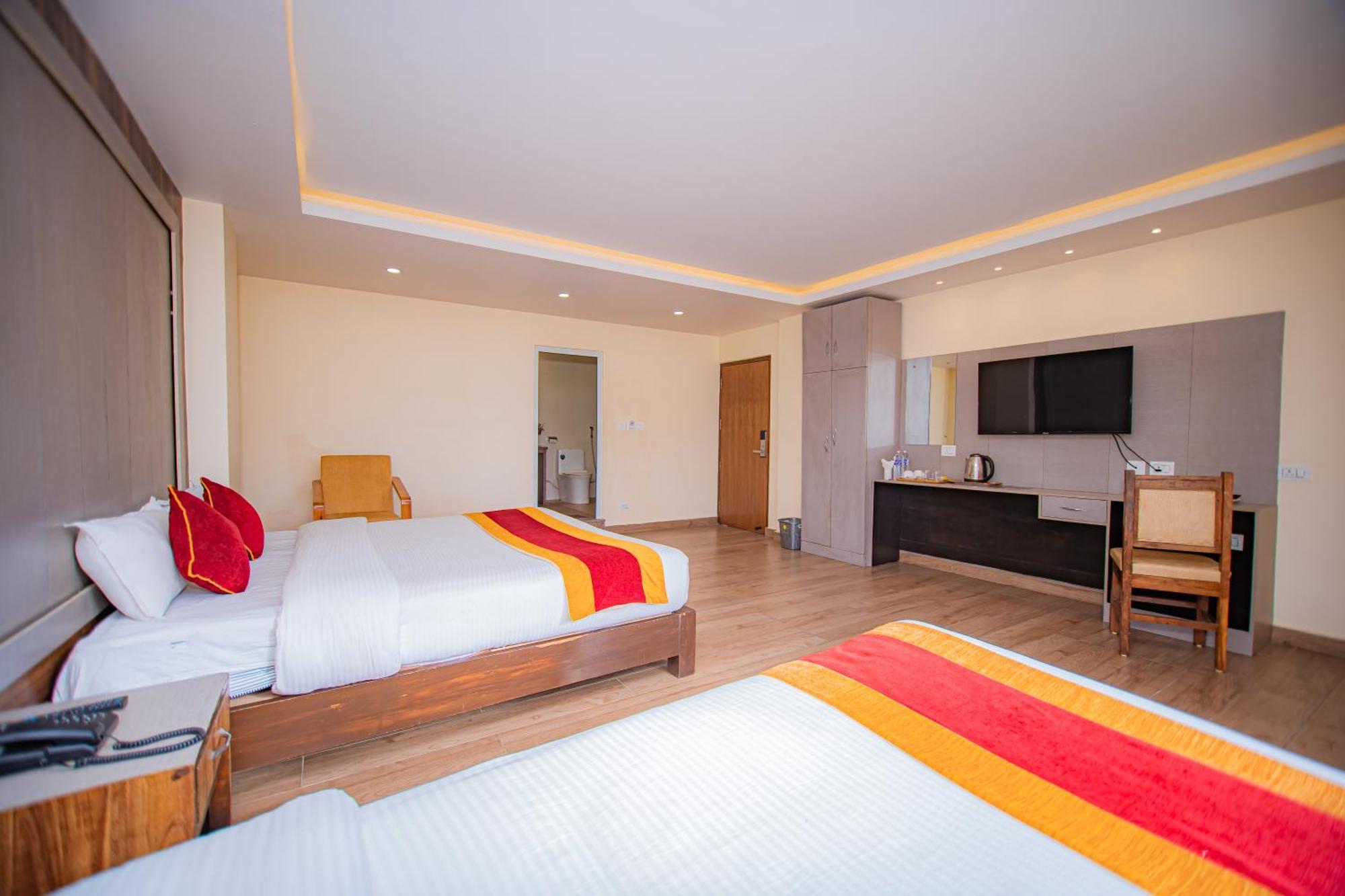 Hotel Murano Pokhara Esterno foto