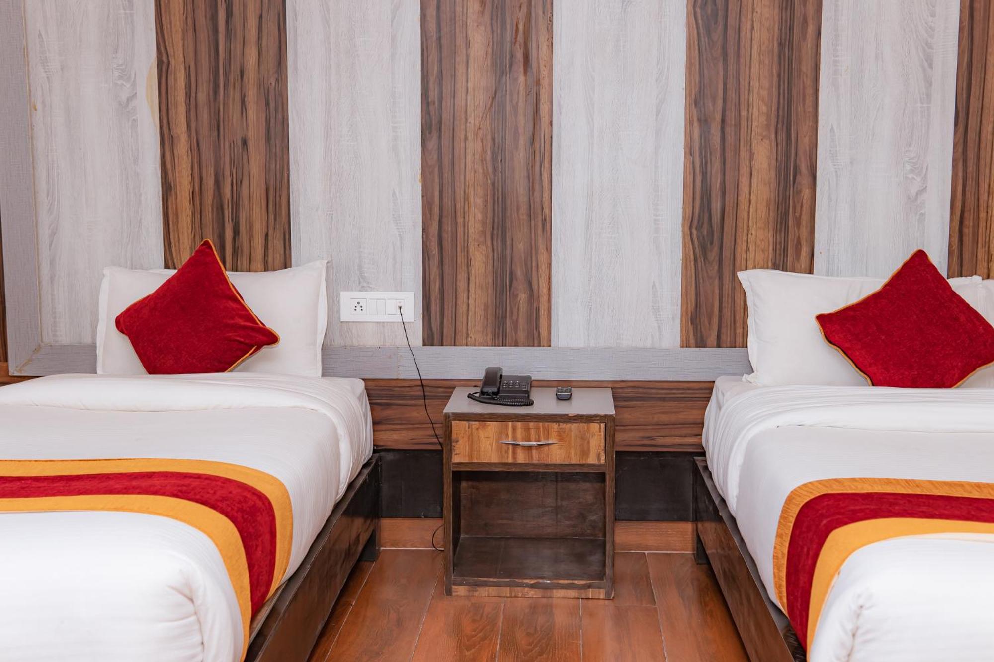 Hotel Murano Pokhara Esterno foto