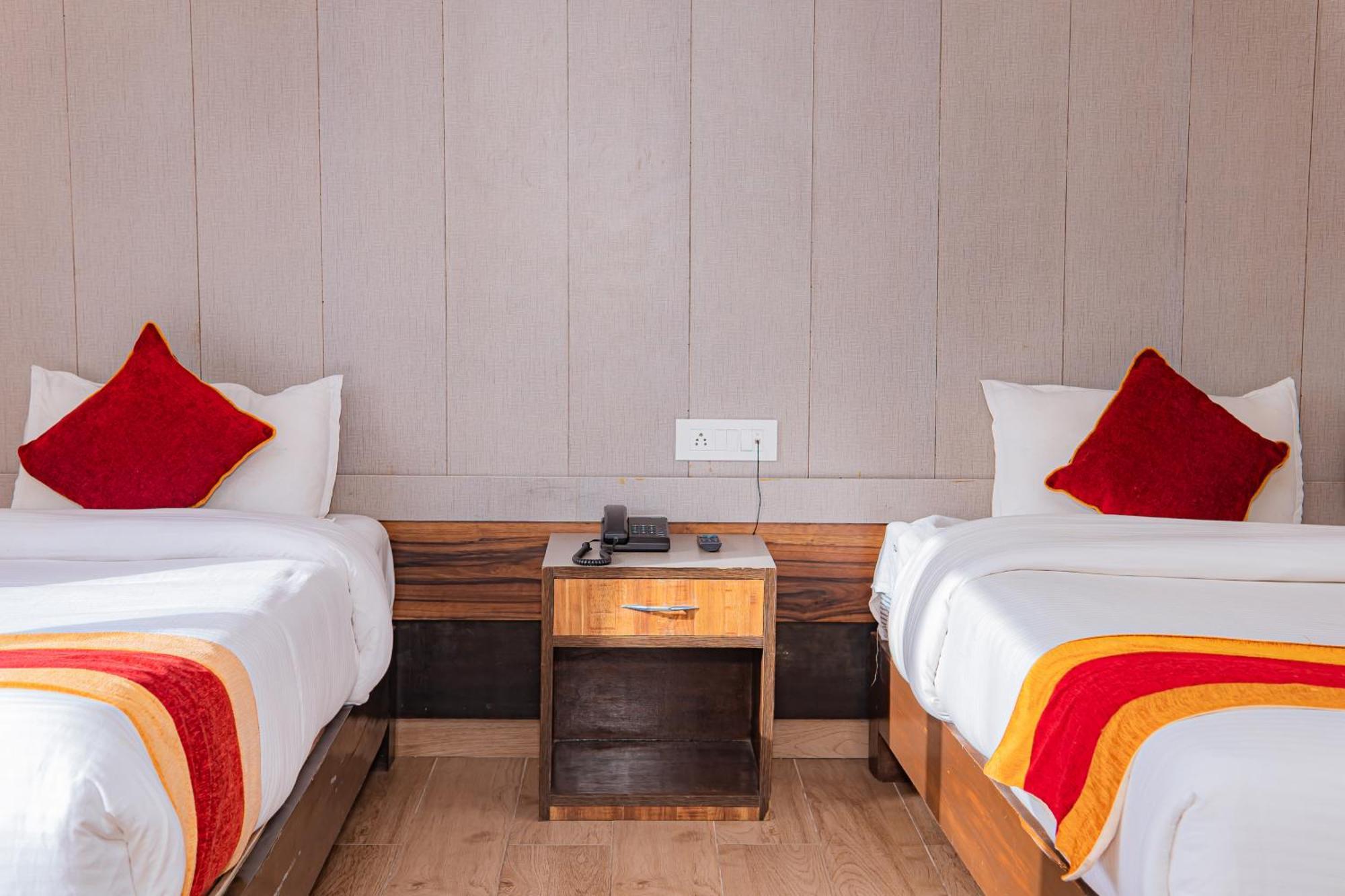 Hotel Murano Pokhara Esterno foto